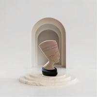 Statuetta della regina Nefertiti.