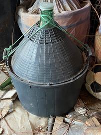 vasi damigiana in vetro con cesto