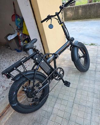 bicicletta elettrica pieghevole con portapacchi
