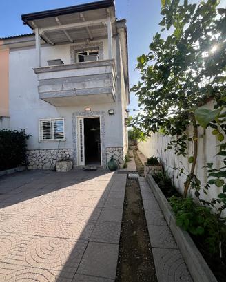 Rif. 492 fronte villaggio coppola - villa 2 livell