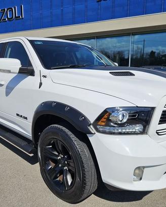 Dodge RAM 1500 4x4 5.7 SPORT