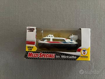 Barchetta ambulanza giocattolo
