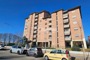 ALLOGGIO SIGNORILE CON TERRAZZI, BOX E POSTO AUTO!