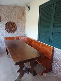  Tavolo e panca in legno massello. 