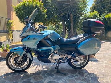 Honda deauville 700