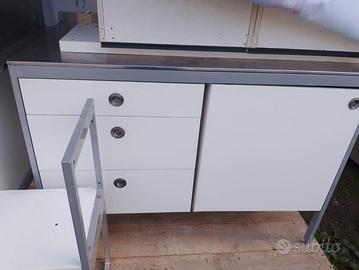 Credenzini in - laminato e acciaio