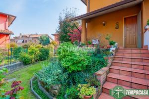 SPLENDIDA VILLA BIFAMILIARE CON BOX DOPPIO!!!