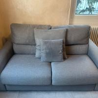 Ampio divano letto Poltronesofà 2 posti.