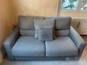 Ampio divano letto Poltronesofà 2 posti.