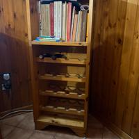 Mobile con ripiani e cantinetta