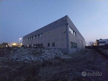 Immobile di 1600 m² a Modena
