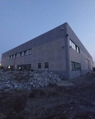 Immobile di 1600 m² a Modena