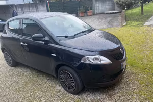 Lancia y 1.0 hybrid oro