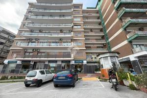 5 LOCALI A NAPOLI