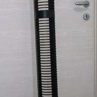 Colonna porta CD / DVD in metallo verniciato.