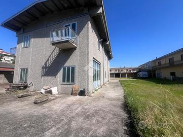 CASA SEMINDIPENDENTE A VAREDO