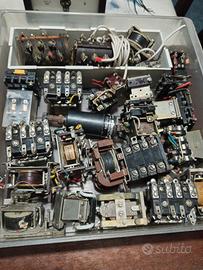 Lotto di commutatori e relais