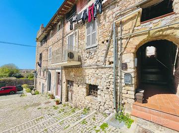 2 LOCALI A TERRACINA