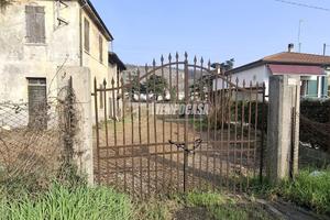 Immobile da ristrutturare con terrendo edificabile
