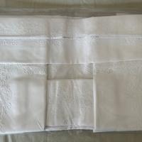 Lenzuola e copri cuscini ricamati a mano