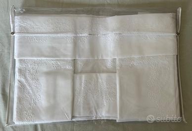 Lenzuola e copri cuscini ricamati a mano