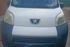 Peugeot bipper, 5 posti.