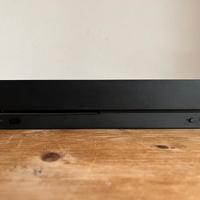 Xbox One X da 1TB + controller + giochi