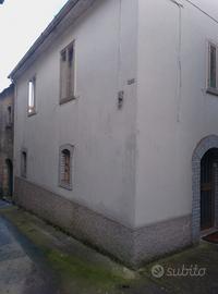 Casa indipendente con terreno e giardino