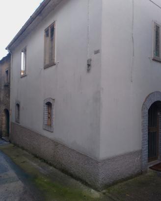 Casa indipendente con terreno e giardino