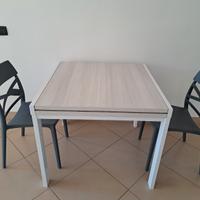 Tavolo con sedie mondo convenienza nuovo mai usato
