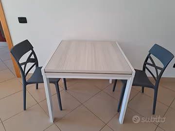 Tavolo con sedie mondo convenienza nuovo mai usato