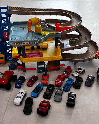 Matchbox Garage 4 Livelli + numerose macchinine 3+