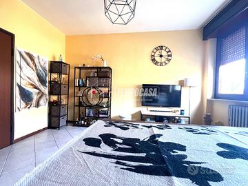 CENTRALISSIMO E AMPIO BILOCALE CON TERRAZZO !