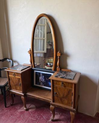 Mobile antico, toilette