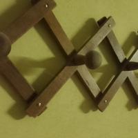APPENDI ABITI IN LEGNO SEMPLICE