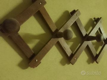 APPENDI ABITI IN LEGNO SEMPLICE
