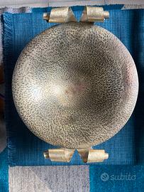 Centrotavola martellato con manici - 32 cm