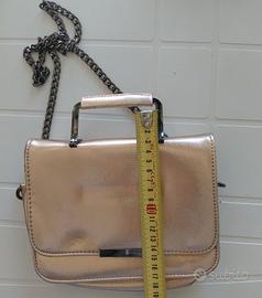 Borsa a tracolla oro rosato con catena – Ovs