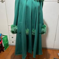 Cappotto con collo e polsi in pelliccia ecologica