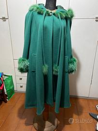 Cappotto con collo e polsi in pelliccia ecologica