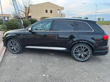 Audi SQ7 V8 435 cv