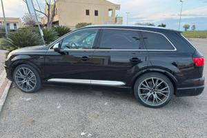 Audi SQ7 V8 435 cv