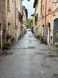 Centro storico Pietrasanta fondo ad uso magazzino