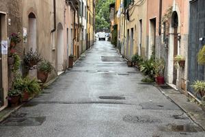 Centro storico Pietrasanta fondo ad uso magazzino