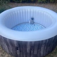 Piscina idromassaggio gonfiabile
