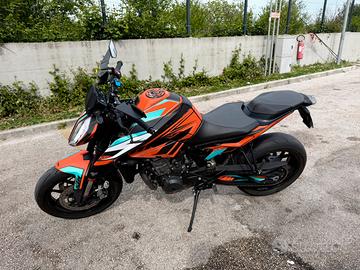 Ktm duke 890 con scarico