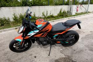 Ktm duke 890 con scarico