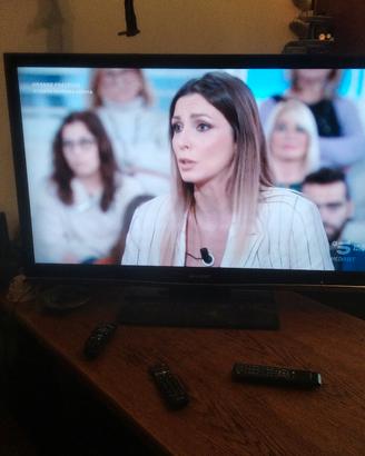 TV Sharp  acquos  47 pollici usata