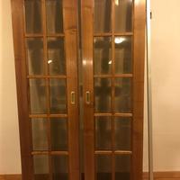 porta doppia scorrevole castagno con vetri