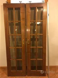 porta doppia scorrevole castagno con vetri